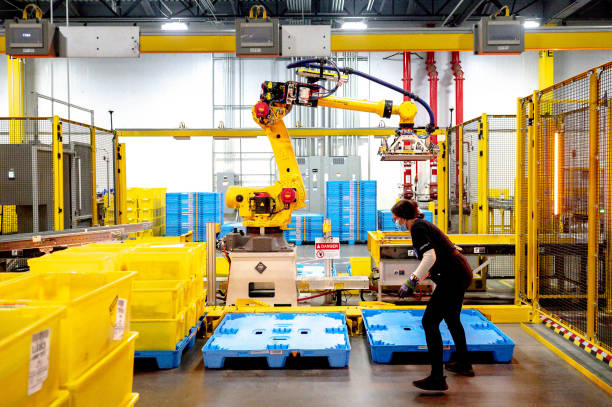 Next-Generation Amazon Fulfillment Center: Robots Revolutionize Order Fulfillment 1 Next-generation Amazon Fulfillment Center Robots